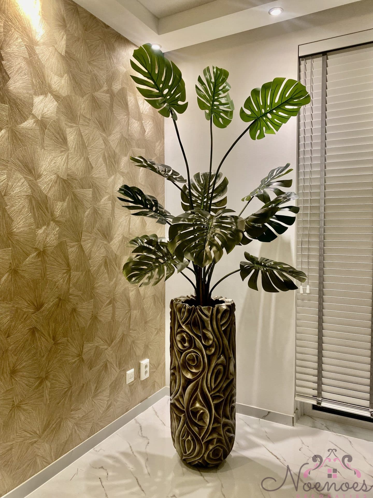 Rivira vaas goud met monstera kunstplant H90 cm opgemaakt