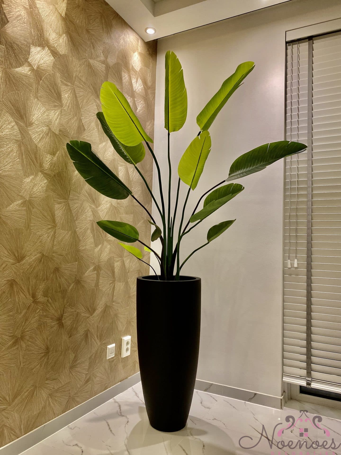 Vaas zwart mat met Strelitzia Nicolai kunstplant 200 cm