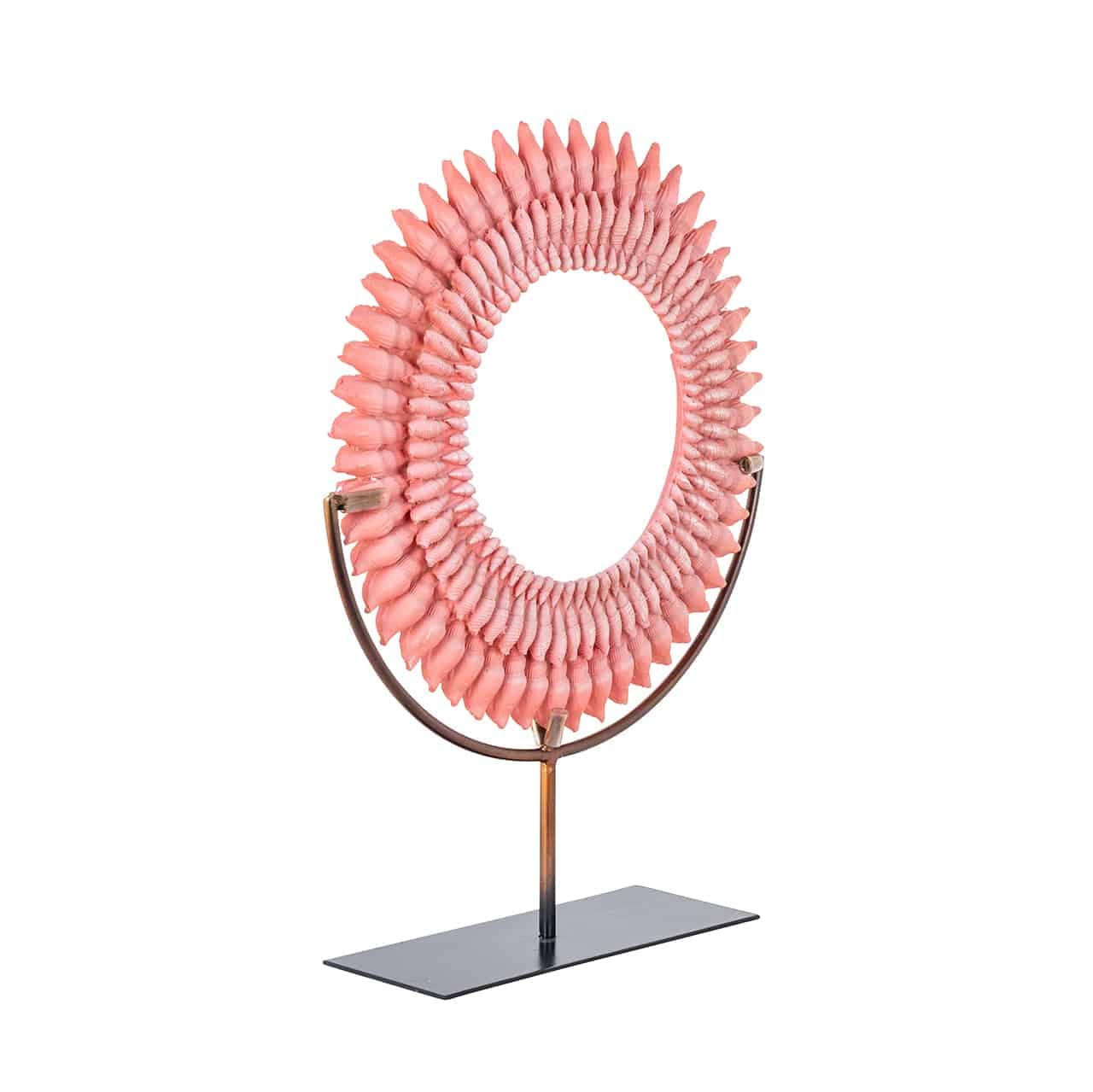 Decoratieve standaard Calypso roze schelpenring op metalen voet