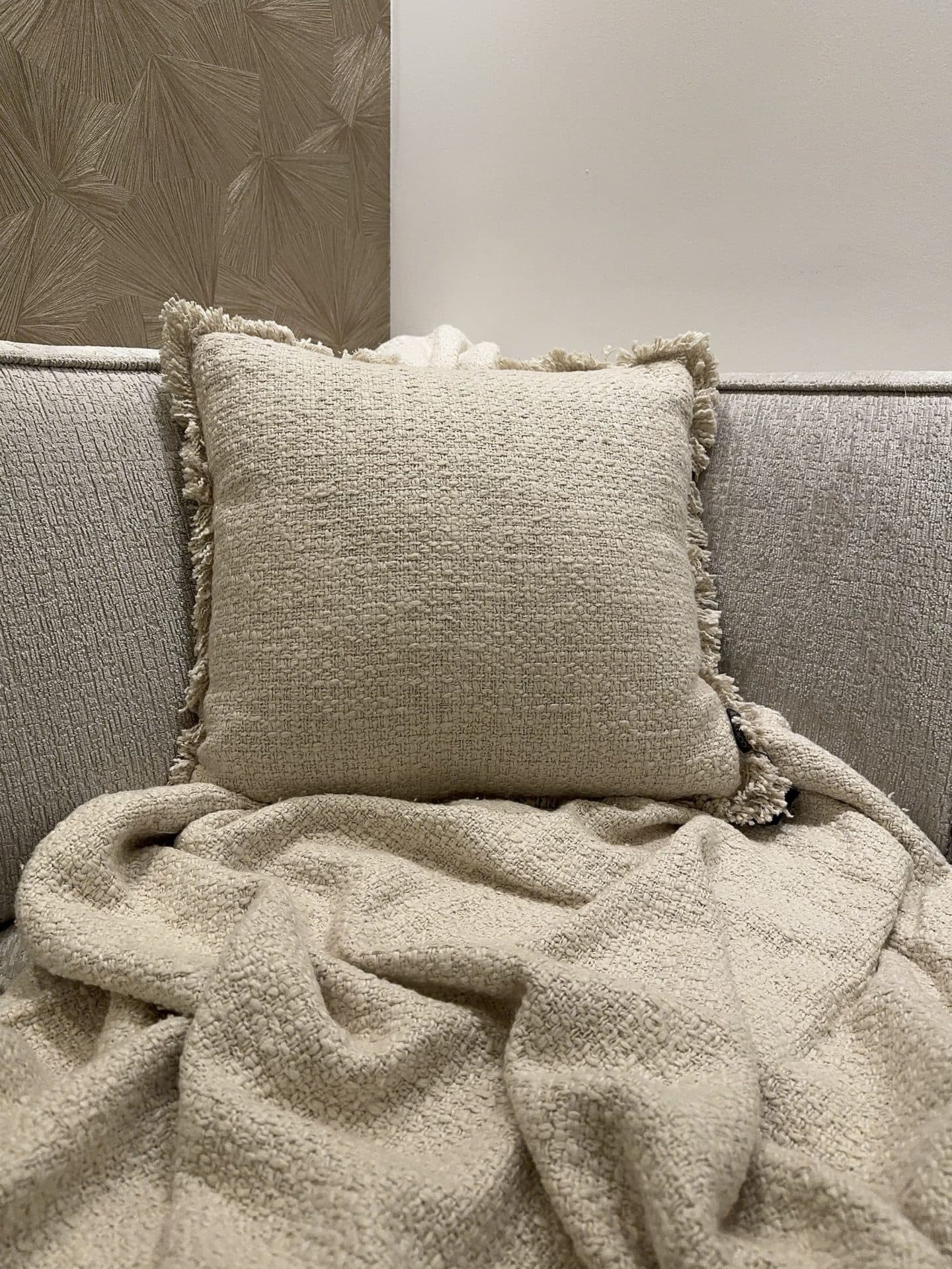 Sierkussen ivory met franje 50x50 cm
