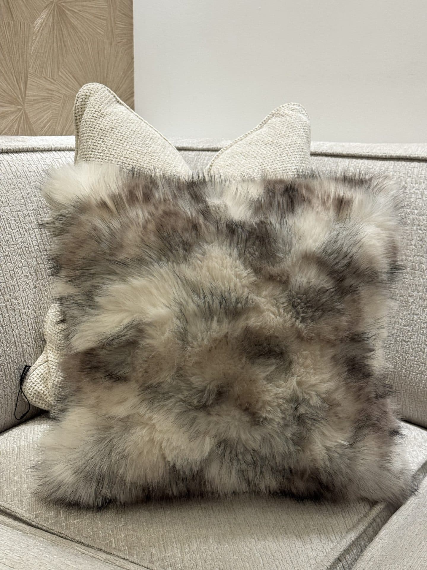 Sierkussen 45x45 cm natural met fluffy vacht - GISELE