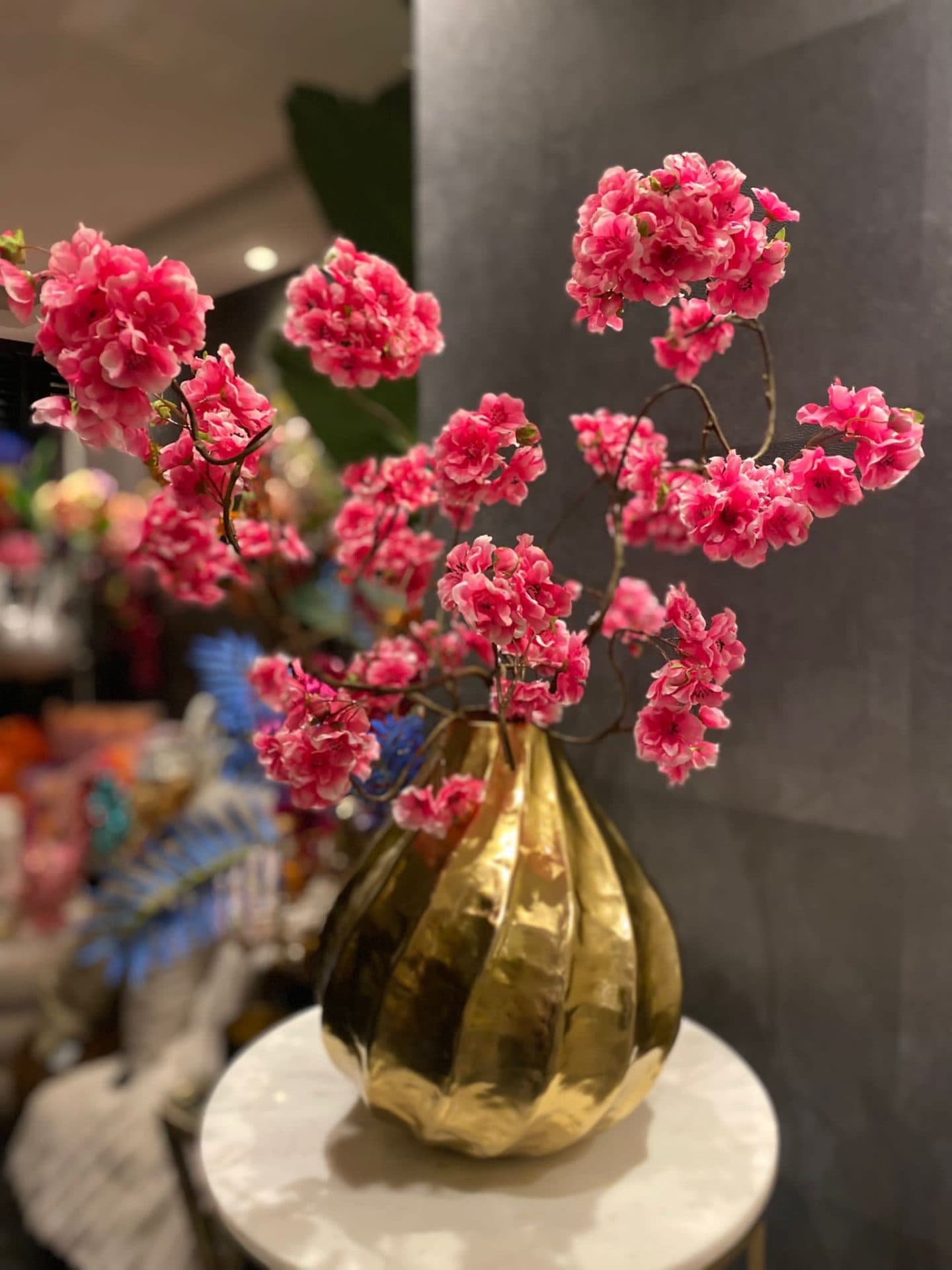 Melissa gouden vaas met Japanse sakura bloesem 60 cm
